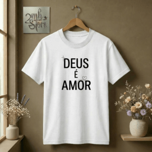 Camiseta Deus é Amor | Estampa Minimalista